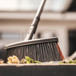 Solid Bezem M - Fiskars -Biezen Winkel solid bezem m fiskars 3