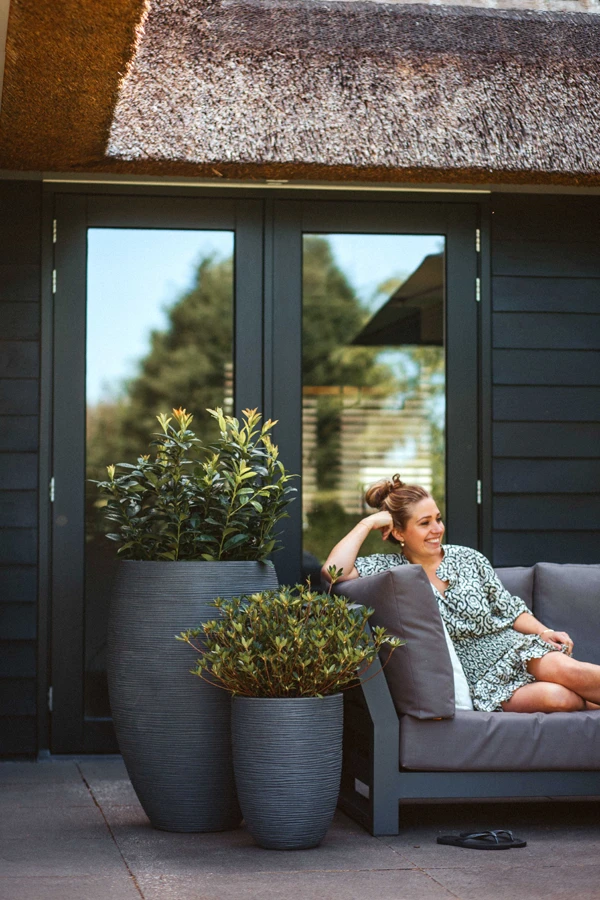 Capi Bloempot Nature Elegant Rib NL - D34 X H46cm - Donkergrijs 3 Capi Bloempot Nature Elegant Rib NL - D34 X H46cm - Donkergrijs - Afbeelding 3